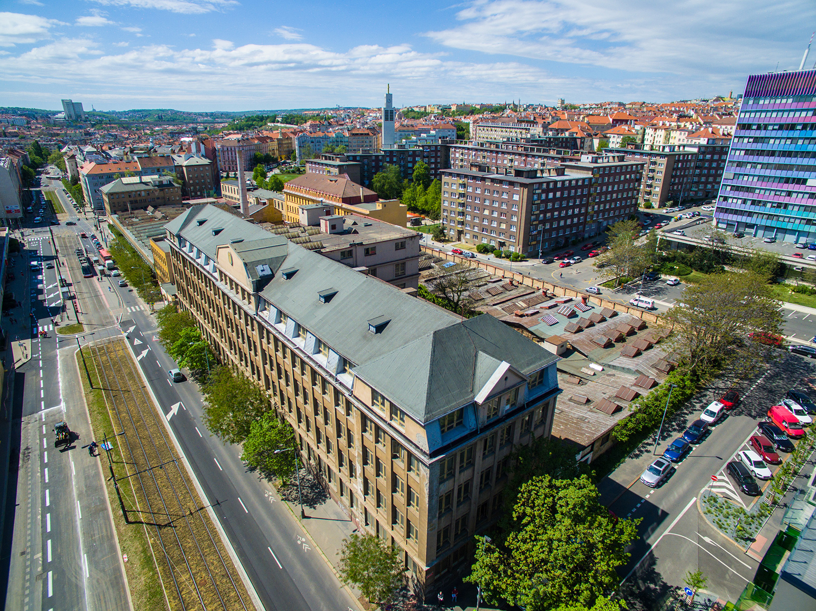 Prostory k pronájmu v areálu vršovické továrny Kooh-i-noor