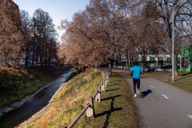 Cyklostezka podél Botiče hned za domem