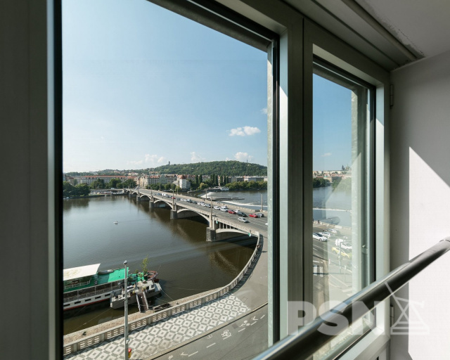 Office for&nbsp;rent in&nbsp;Dancing House Jiráskovo nám. 1981/6, Praha 2