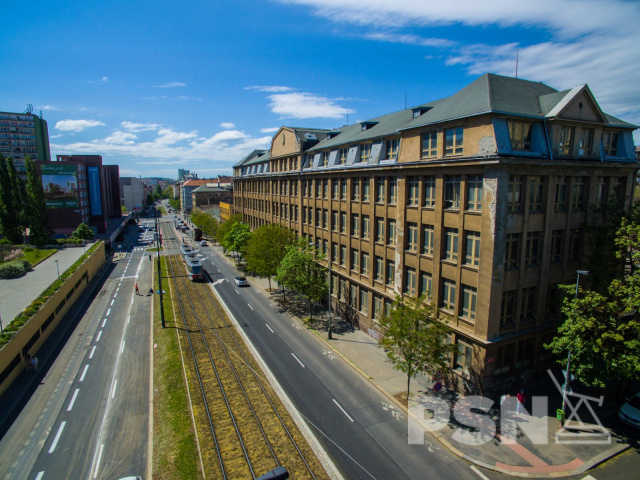 Kanceláře v&nbsp;továrně Koh-i-noor Vršovická 51, Praha 10